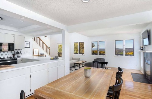 Fairview House | Breathtaking Mountain Views - 20 Min to Asheville