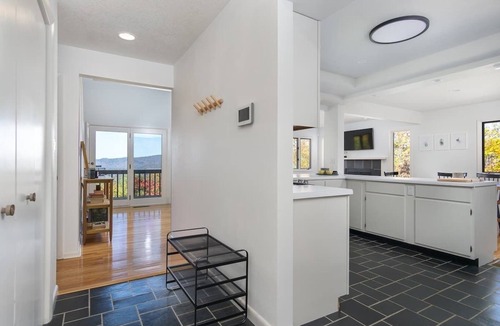 Fairview House | Breathtaking Mountain Views - 20 Min to Asheville