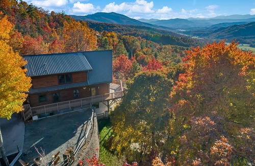 Marion Cabin | Breathtaking Views, Stargazing from Hot-tub!