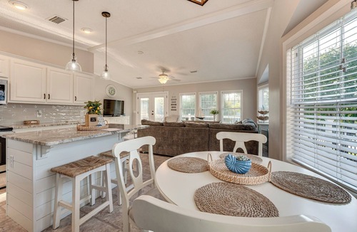 New London House | Breathtaking Views & Deck: Badin Lake House!