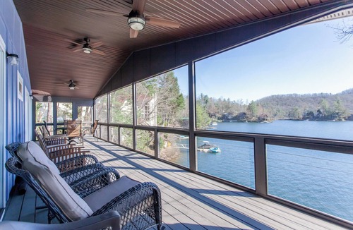 Robbinsville Cottage | Breathtaking views lakeside cottage