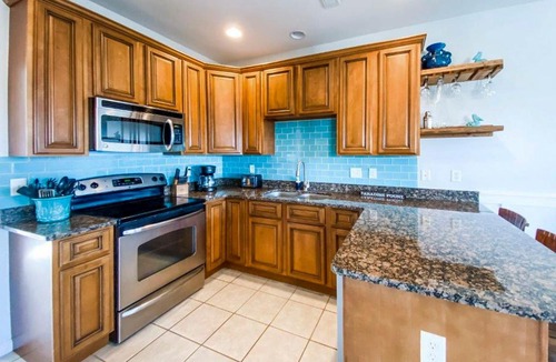 Surf City House | Breezy Salt Life Home on the Bay, Walk to Beaches!