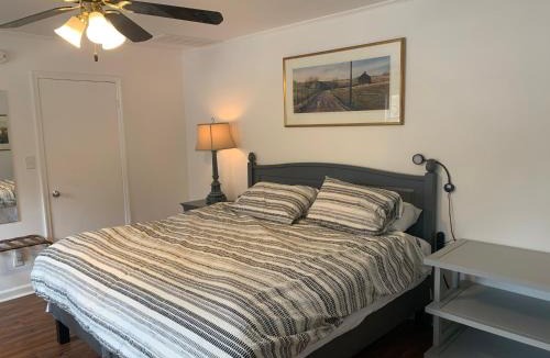Commonwealth Park Villa | Briar Creek Rd bnb