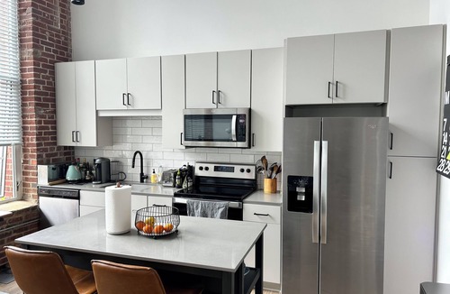NoDa Apartment | Bright 1 Bdrm Loft Apartment in central Noda
