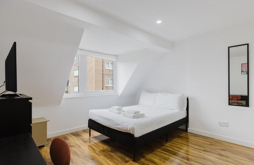Kennington Apartment | Bright 2BD Maisonette - Kennington!