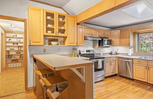Hendersonville House | Bright 2BR House w/Sunroom + Firepit~Near Trails