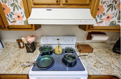 North Raleigh House | Bright | 4 Bd | Fire Pit | Ping-Pong | Games