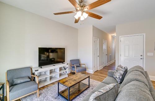 Southern Pines House | Bright Aberdeen Townhome on Golf Course with Deck!
