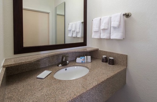 Greensboro Hotel | Bright, All-Suite Stay in Greensboro—Breakfast, Pool, Gym, Near Coliseum