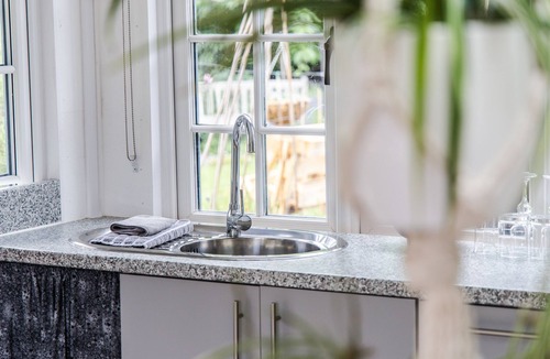 Williton Apartment | Bright and airy garden studio