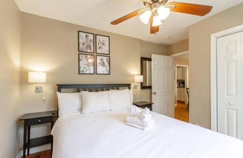Hope Gardens House | Bright and Fresh Large Backyard Minutes to Broadway