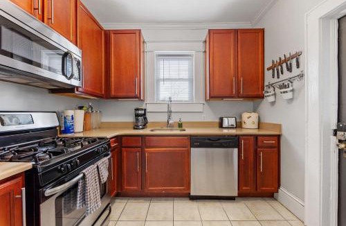 Dilworth House | Bright and Restful 2BR near Uptown with Balcony