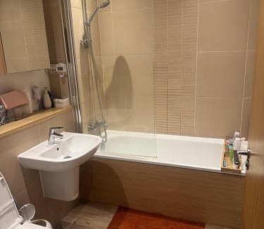 Cleedownton House | Bright and Spacious Double Room