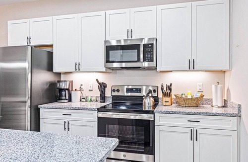 Asheville House | Bright Bear Lodge - Three Bedroom House, Sleeps 8