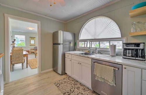 Wilmington Beach Cottage | Bright Carolina Beach Cottage w/Yard & Grill