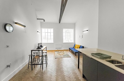 Chelmsford Apartment | Bright & Cozy in Chelmsford
