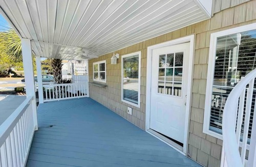Ash House | Bright cozy duplex unit with a pool B