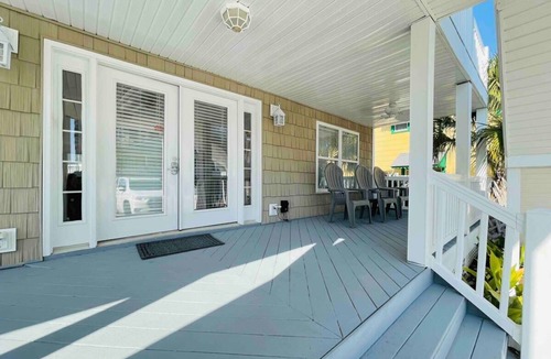 Ash House | Bright cozy duplex unit with a pool B