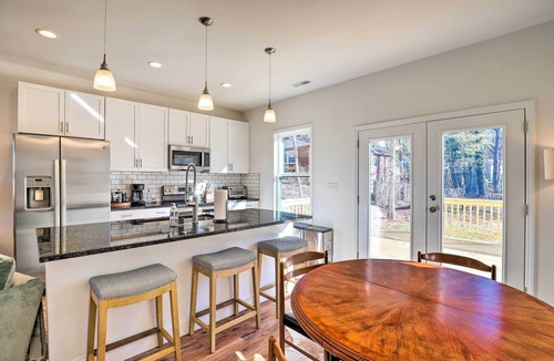 Oakley Cottage | Bright & Inviting Home by Biltmore Village w/Deck