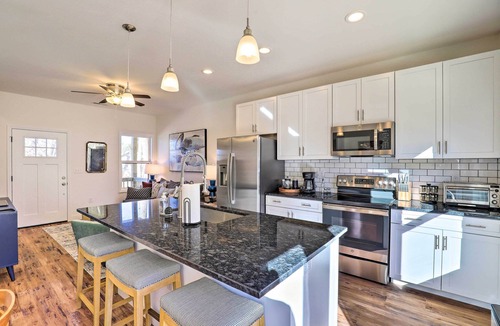 Oakley Cottage | Bright & Inviting Home by Biltmore Village w/Deck