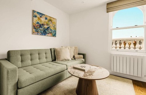 Royal Borough of Kensington and Chelsea Apartment | Bright Kensington 1 Bed AC