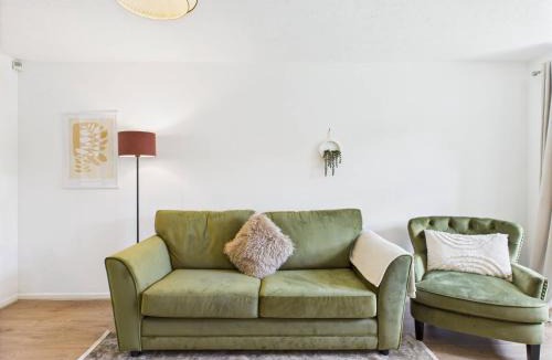 Wolverhampton House | Bright & Modern Stay in Central Wolverhampton I Free Parking