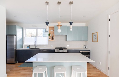 Durham House | Bright Modernist City-Escape