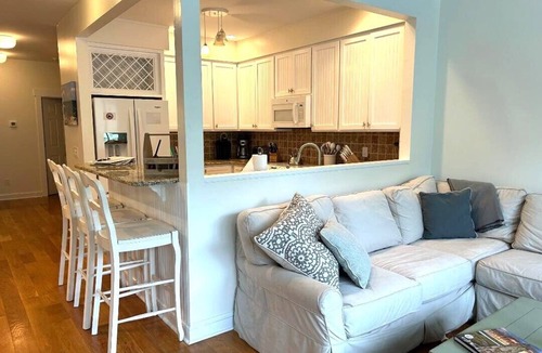 Sabal Palm Cottages House | Bright Pristine Cottage Sleeps 8 Shoals and Bhi Club New Bintelli Carts