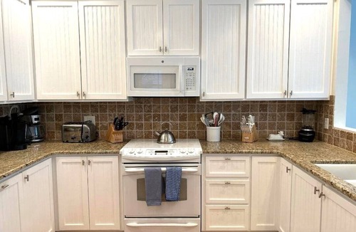 Sabal Palm Cottages House | Bright Pristine Cottage Sleeps 8 Shoals and Bhi Club New Bintelli Carts
