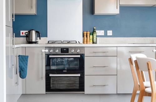 Gifford Apartment | Bright remote work haven | Close to Arthur's Seat & Holyrood Palace | 2 bedrooms