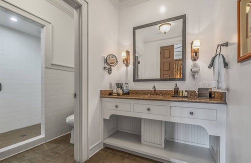 Mill Spring Cabin | Bright's Creek Lodge - Queen Room- Near Tryon and TIEC, Hendersonville