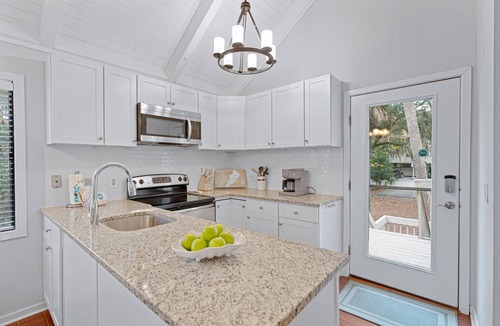 Night Heron House | Bright, Secluded Family Home w/Bikes, Complex Pool