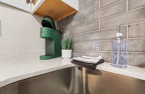 Vestavia Hills Apartment | Bright/Spacious 2BR - King Bed/Pool/Gym Near UAB/Hospitals