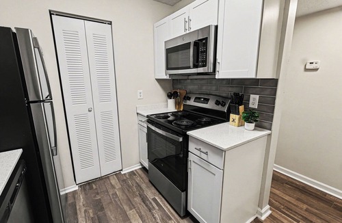 Vestavia Hills Apartment | Bright/Spacious 2BR - King Bed/Pool/Gym Near UAB/Hospitals
