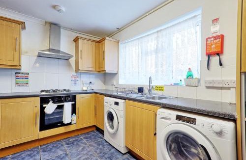 Tilbury House | Bright & Spacious 2BR Retreat in Tilbury