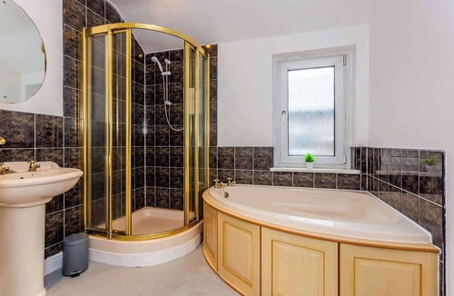 Haltwhistle House | Bright & Spacious 3 BR House in Haltwhistle
