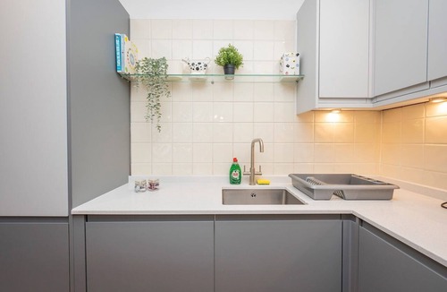 Farringdon Apartment | Bright Spacious Flat in Central London | Sleeps 6 - Pass the Keys