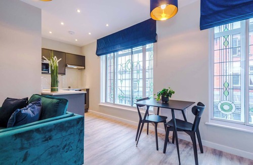 Southport Apartment | Bright & Spacious Studio | Elysée Suites Southport