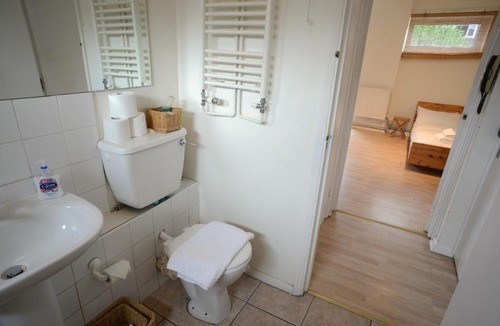 Deptford Apartment | Bright & Spacious Studio Flat in SE8