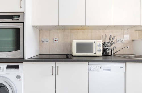 Pimlico Apartment | Bright Spacious Studio - Pimlico, London