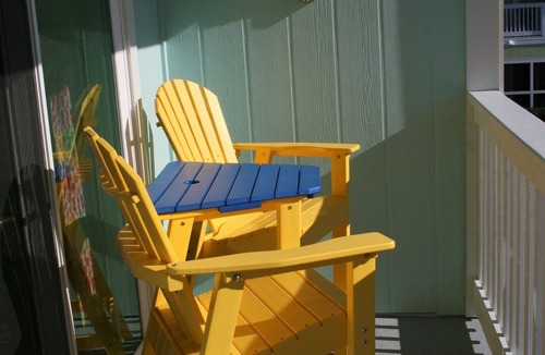 Emerald Isle Condo | Bright, sunny, beautifully decorated one-bedroom condo overlooking the pool.
