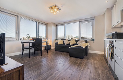 Seafront Apartment | Brighton Central Seaview Retreat, Steps to the Beach