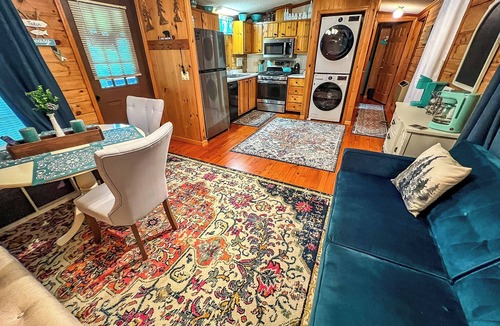 Todd Cabin | Bring the Pup to Bear Necessities! Pet-Friendly, Perfect for Sept Adventures