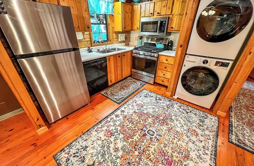 Todd Cabin | Bring the Pup to Bear Necessities! Pet-Friendly, Perfect for Sept Adventures