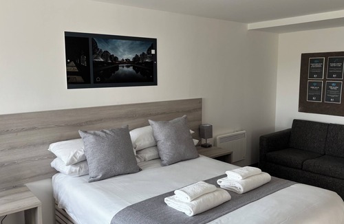Earlham Hotel | Broadview Hotel