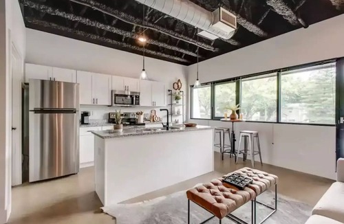 TMAG Thompson LN - Murfreesboro Rd Condo | Broadway Booze N' Snooze