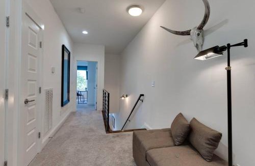 Eighth Avenue House | Broadway Bound 3BR Perfect Weekend Getaway
