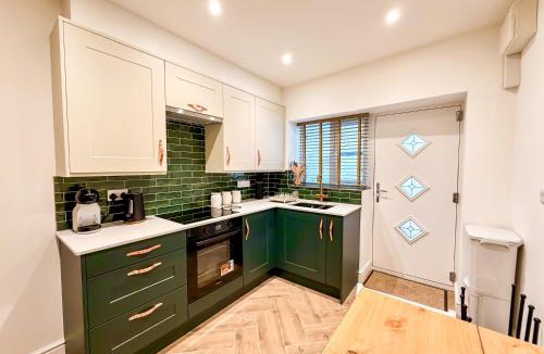 Dursley House | Broadweavers - Very Cute Cottage In Dursley By STAE-Homes