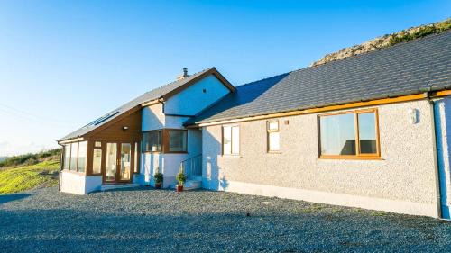 Llanerchymedd House | Bron Heulog
