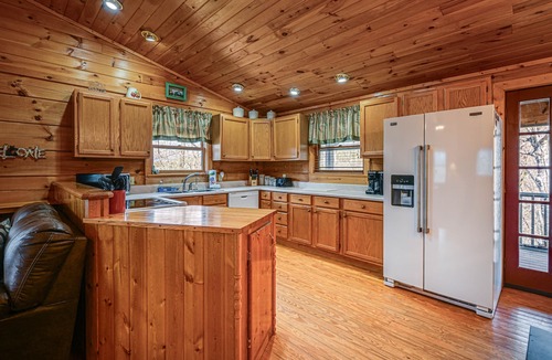 Bryson City Cabin | Bryson City Cabin w/Hot Tub, Views & Pool Table!